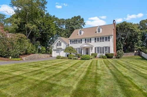 25 Granite Post Ln, Weymouth, MA 02189 exterior