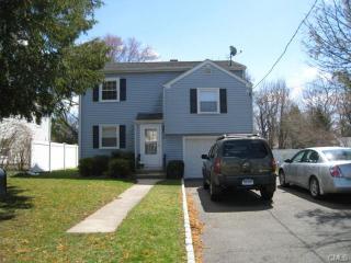 13 Paragon Ln, Stamford, CT 06905 exterior