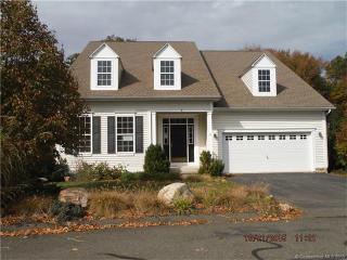 8 Stonington Ct, Waterbury, CT 06762 exterior