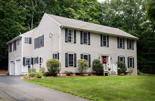 673 South St, Walpole, MA 02081 exterior