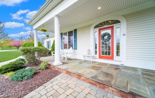 68 Pinehurst Pl, Middletown, CT 06457 exterior