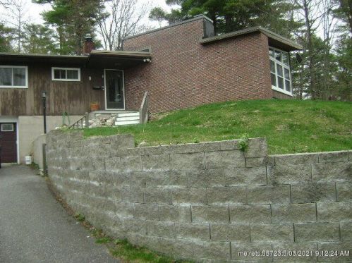 21 Pinehurst St, Augusta, ME 04330 exterior