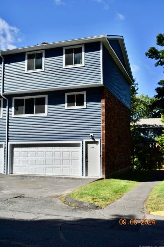 504 Churchill Dr, Hartford, CT 06111 exterior