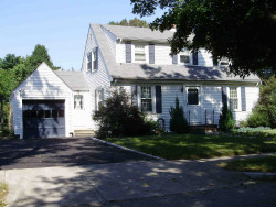 111 Fairway Dr, Newton, MA 02465 exterior