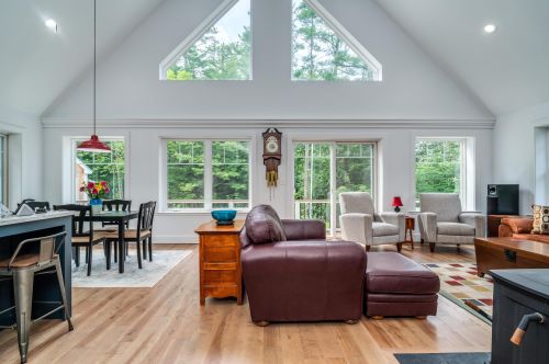 15 Moose Mountain Rd, Brookfield, NH 03872 exterior