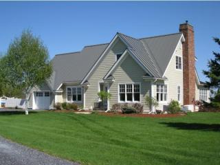 24 Wagner Pt Rd, Alburgh, VT 05440 exterior