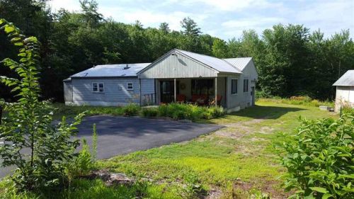 6 Allen St, Sandown, NH 03873 exterior