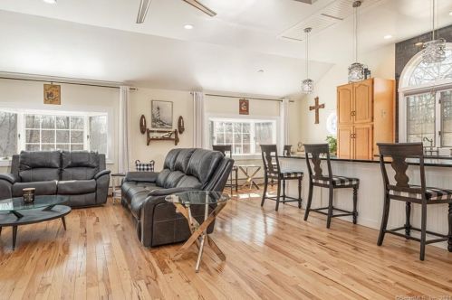 11 Jockey Hollow Rd, Upper Stepney, CT 06468 exterior