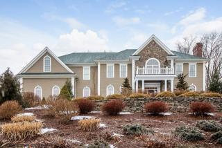 39 Old Tree Farm Ln, Bridgeport, CT 06611 exterior