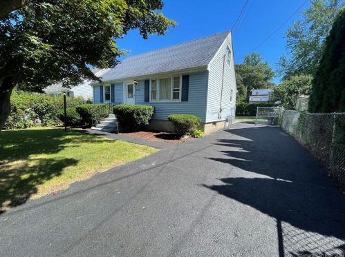 132 Oakleaf St, Bridgeport, CT 06606 exterior