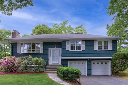 883 Greendale Ave, Needham, MA 02492 exterior