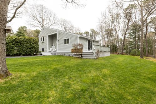 55 Frog Pond Close, Mashpee, MA 02649 exterior