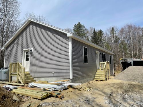 322 Number Six Rd, Oxford, ME 04270 exterior