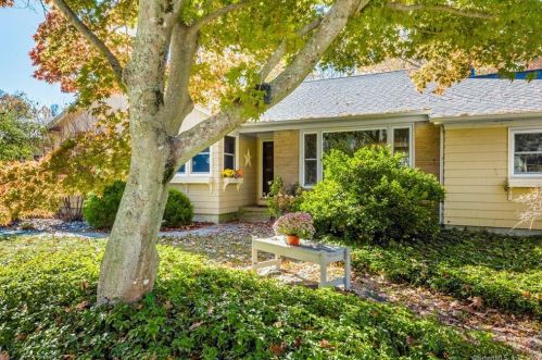 112 Hemlock Dr, Deep River, CT 06419 exterior