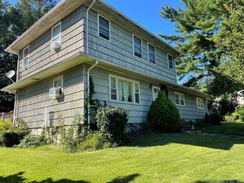 71 Saginaw Trl, Huntington, CT 06484 exterior