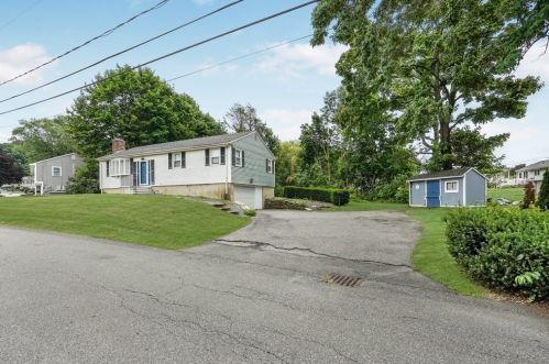 42 Valley Rd, Somerset, MA 02726 exterior