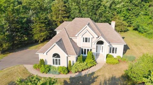 15 Courtney Ln, Portland, CT 06480 exterior
