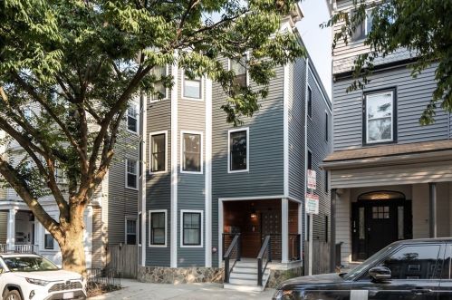 724 2Nd St, Roxbury Xing, MA 02127 exterior