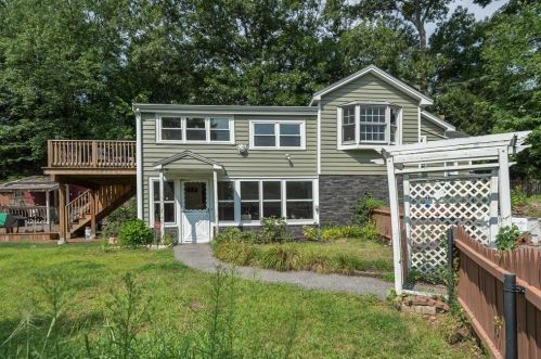 54 Oakwood Ave, Billerica, MA 01821 exterior