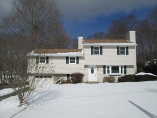 18 Hillcrest Dr, Waterbury, CT 06716 exterior