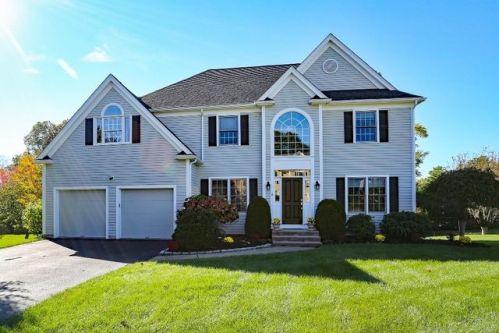 8 Blossom Cir, Natick, MA 01760 exterior