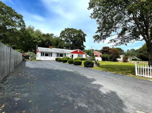 855 Stafford Rd, Tiverton, RI 02878 exterior