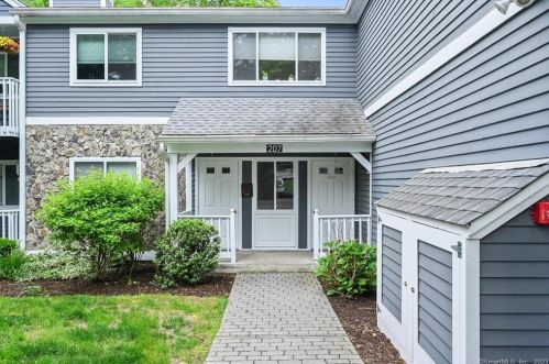 207 Windgate Cir, Upper Stepney, CT 06468 exterior