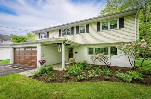 39 Denise Pl, Stamford, CT 06905 exterior