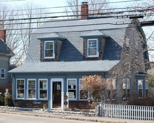 133 Main St, Pigeon-Cove, MA 01966 exterior