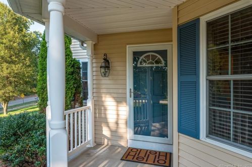 1 Bush Ln, Enfield, CT 06082 exterior