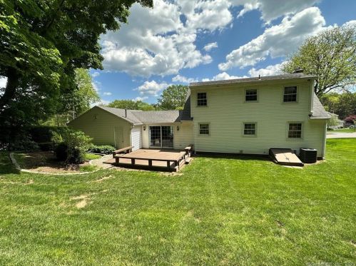 80 Robindale Dr, Kensington, CT 06037 exterior