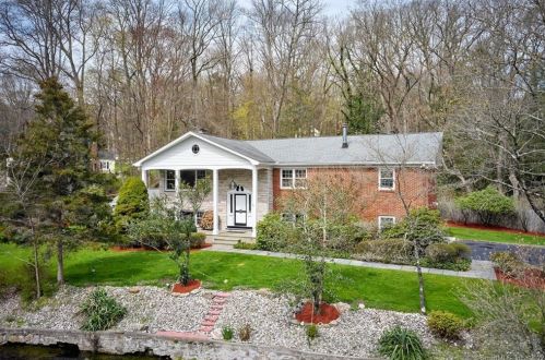 163 Barncroft Rd, Stamford, CT 06902 exterior