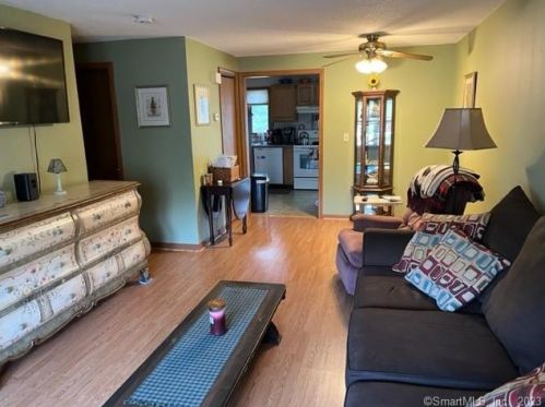 27 Vintner Pl, Enfield, CT 06082 exterior