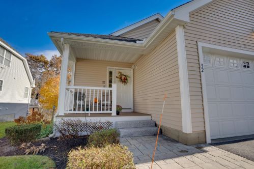 32 Hollow Ridge Dr, Nashua, NH 03062 exterior