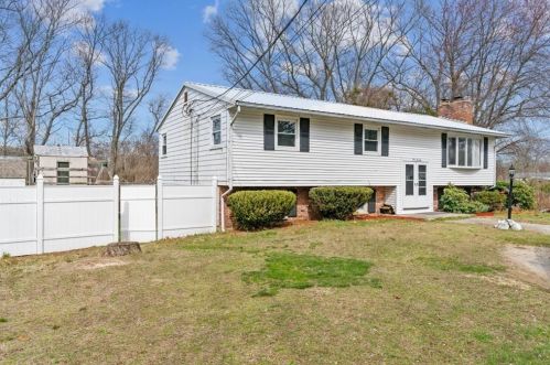 970 Cedar Swamp Rd, Warwick, RI 02889 exterior
