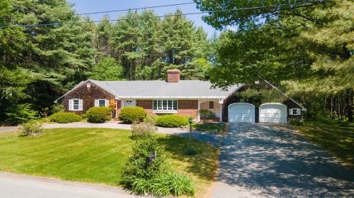 17 Hedgerow Dr, Falmouth, ME 04105 exterior