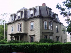 4 Hovey St, Newton, MA 02458 exterior