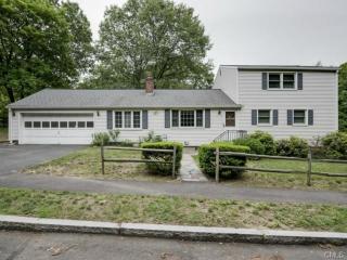 45 Chatham Dr, Norwalk, CT 06854 exterior