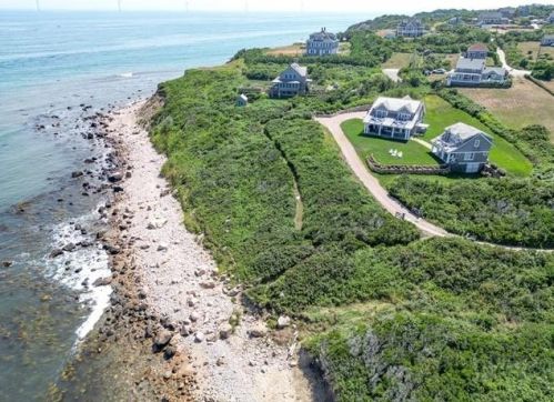 302 Spring St, New-Shoreham, RI 02807 exterior