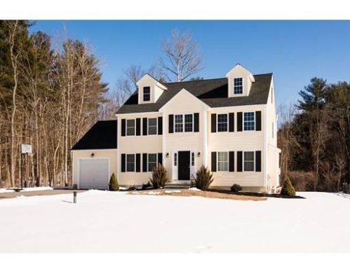 2 Trophy Ave, Townsend, MA 01469 exterior