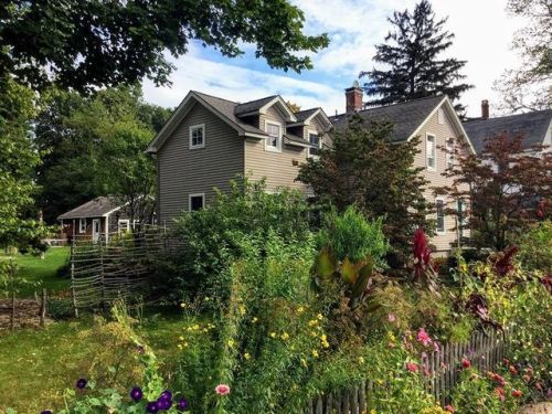 27 Clark St, Easthampton, MA 01027 exterior