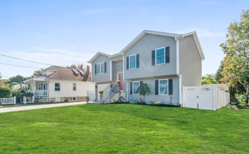 35 Dewey Ave, Tiverton, RI 02878 exterior