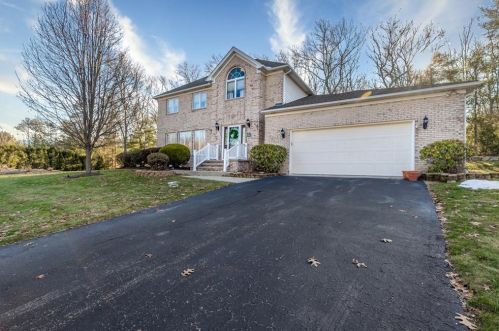 19 Sugar Maple Dr, Coventry, RI 02816 exterior