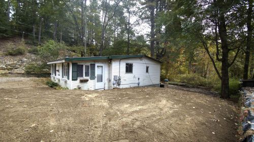 2 Showell Pond Ln, Sandown, NH 03873 exterior