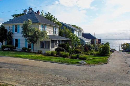 67 Surf Ave, Warwick, RI 02889 exterior