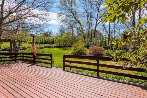 69 Scott Rd, East Lyme, CT 06333 exterior