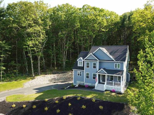 10 Nugget Hill Rd, Salem, NH 03079 exterior