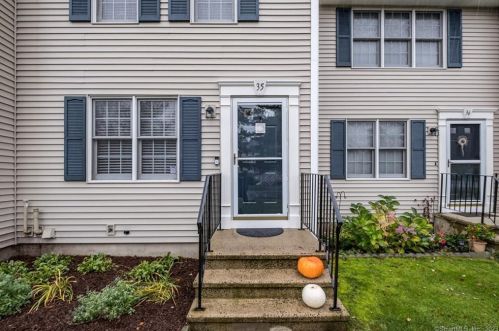 35 White Tail Ln, Wallingford, CT 06492 exterior