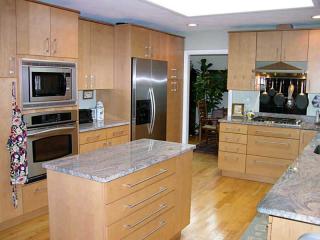 114 Sigourney Rd, Portsmouth, RI 02871 exterior