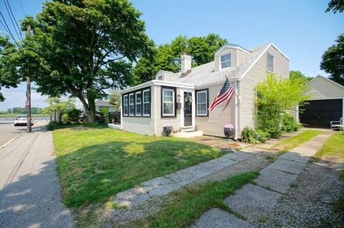 17 Archer Ave, Pt Of Pines, MA 02151 exterior